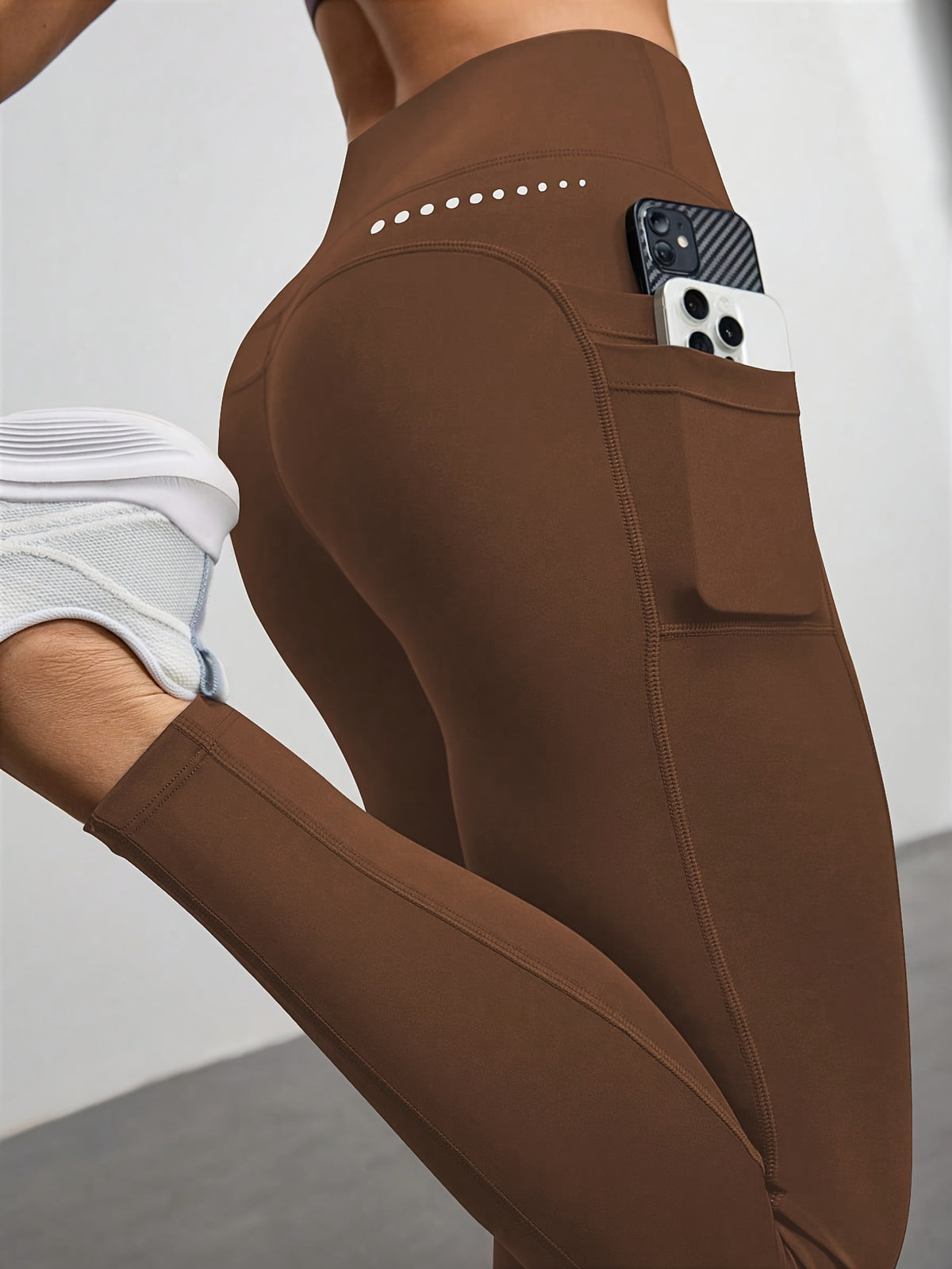 High-Waisted Phone Pocket Leggings for Women, Close-Fitting Stretch Workout Pants for Running, Yoga and Daily Training in Black or Dark Gray