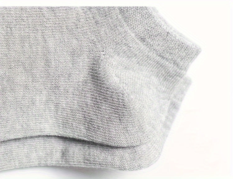 Women's Short Ankle Socks Bulk Pack, 30 or 40 Pairs in Black or White, Lightweight Breathable Sportswear for Outdoor Activities and Everyday Leisure