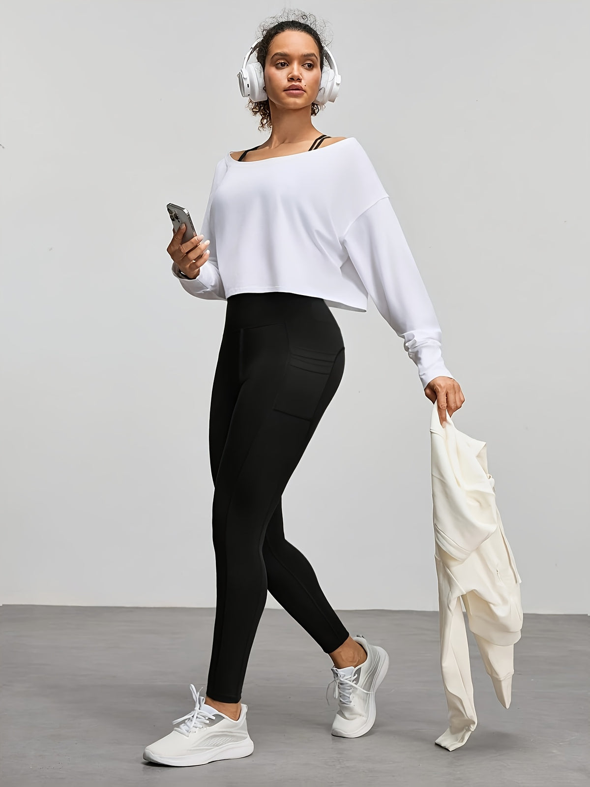 High-Waisted Phone Pocket Leggings for Women, Close-Fitting Stretch Workout Pants for Running, Yoga and Daily Training in Black or Dark Gray