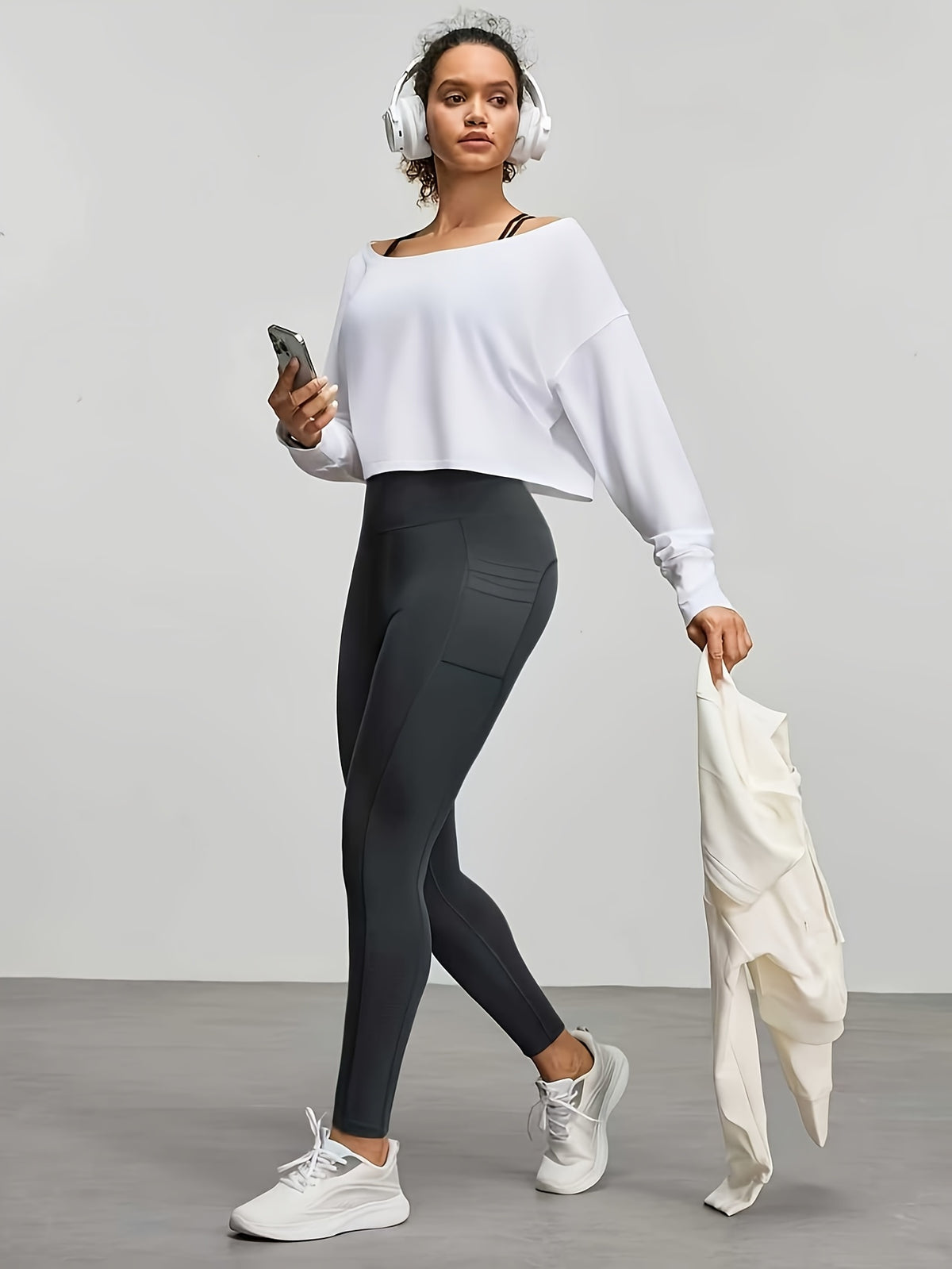 High-Waisted Phone Pocket Leggings for Women, Close-Fitting Stretch Workout Pants for Running, Yoga and Daily Training in Black or Dark Gray